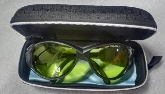 パルス 200w 300w スーツケースファイバーレーザークリーニングマシン 腐食除去マシン 7